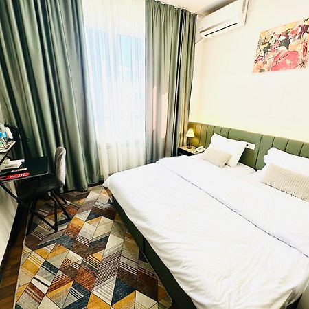 Nava Hotel Erevan Esterno foto