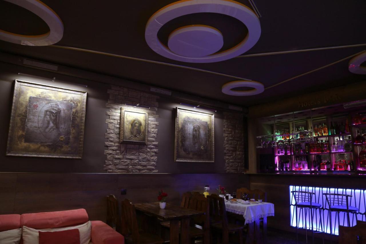 Nava Hotel Erevan Esterno foto