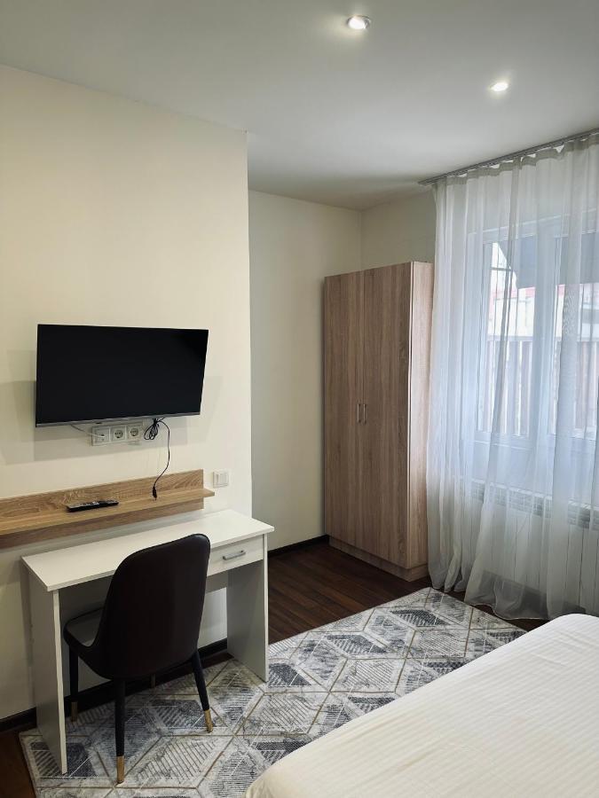 Nava Hotel Erevan Esterno foto