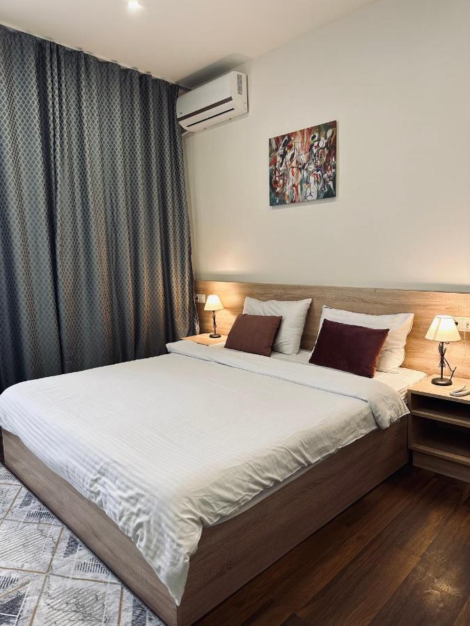 Nava Hotel Erevan Esterno foto