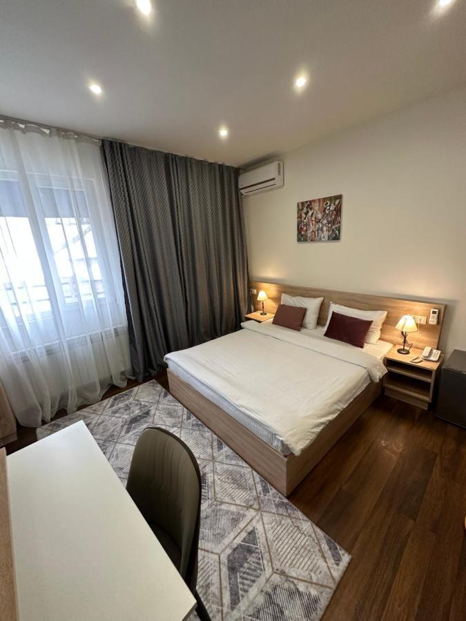 Nava Hotel Erevan Esterno foto