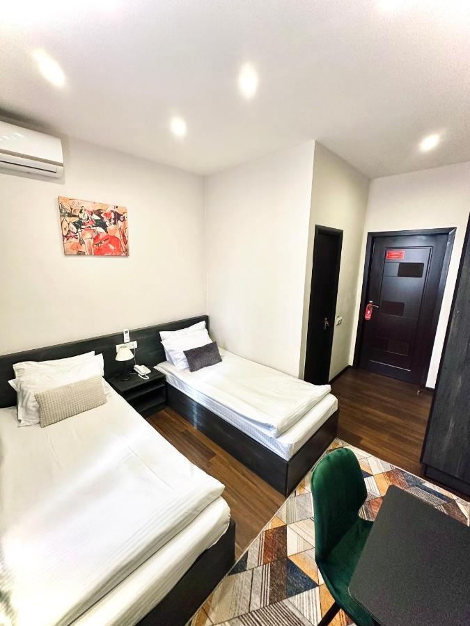 Nava Hotel Erevan Esterno foto