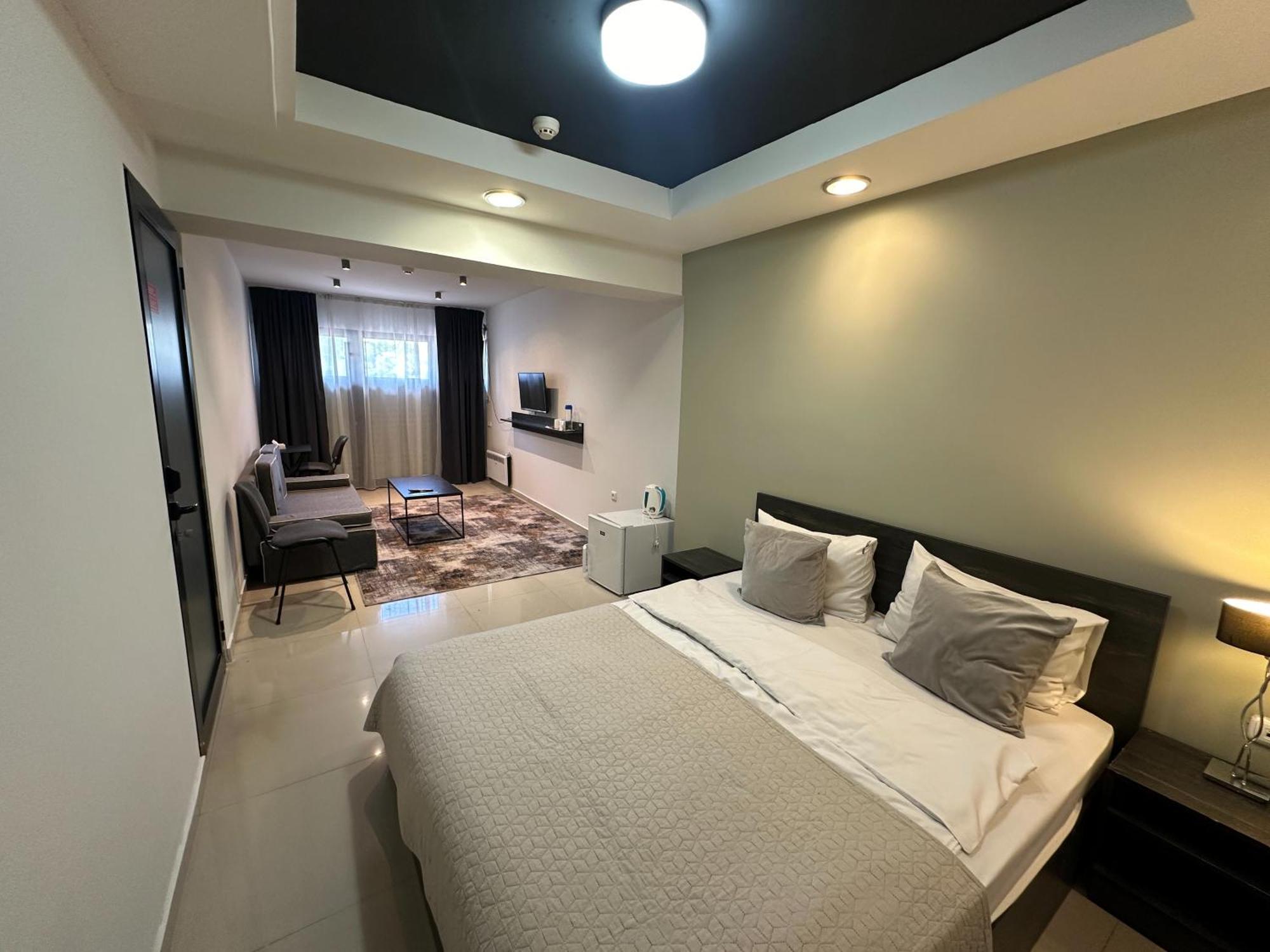 Nava Hotel Erevan Esterno foto