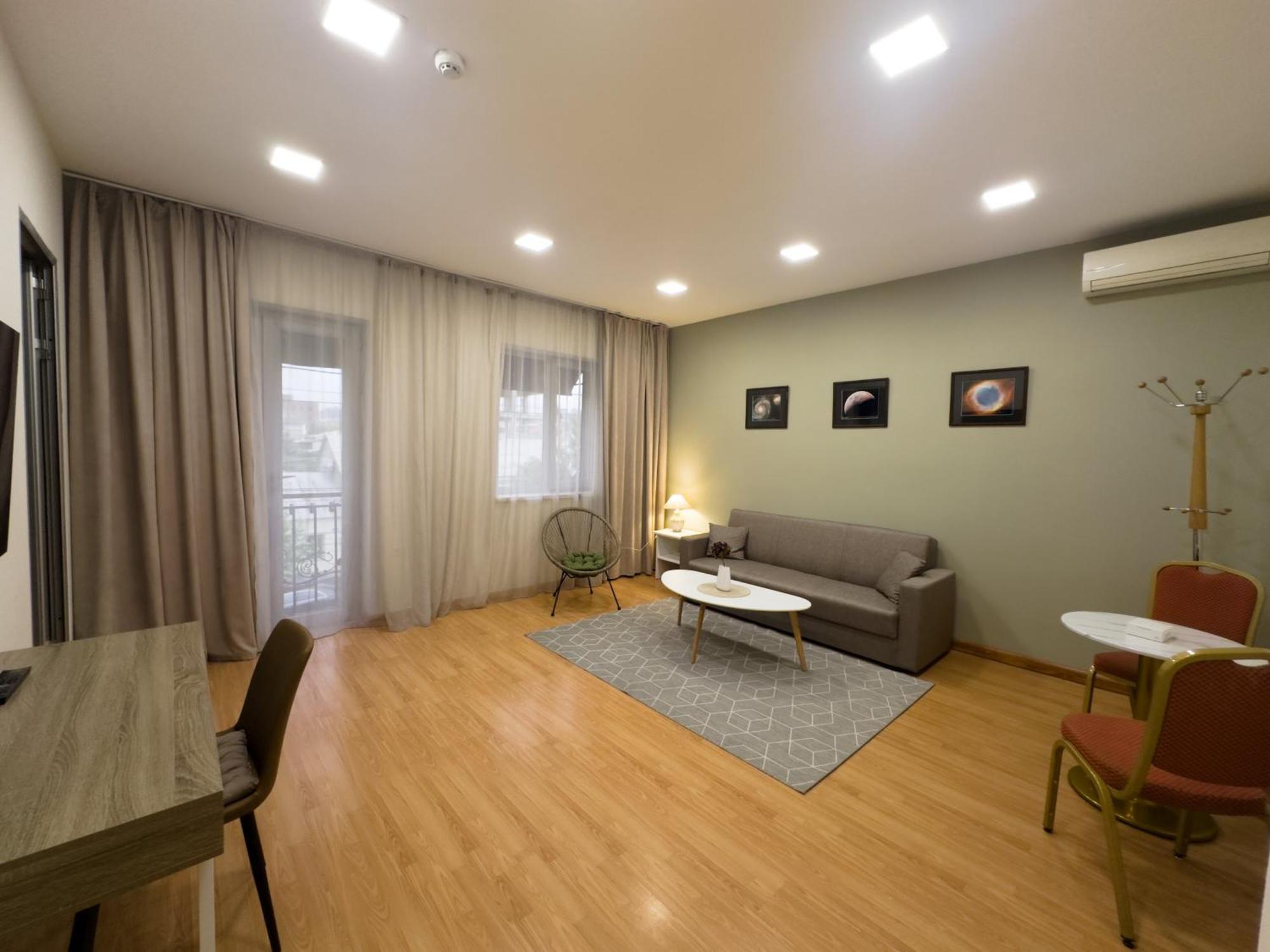 Nava Hotel Erevan Esterno foto