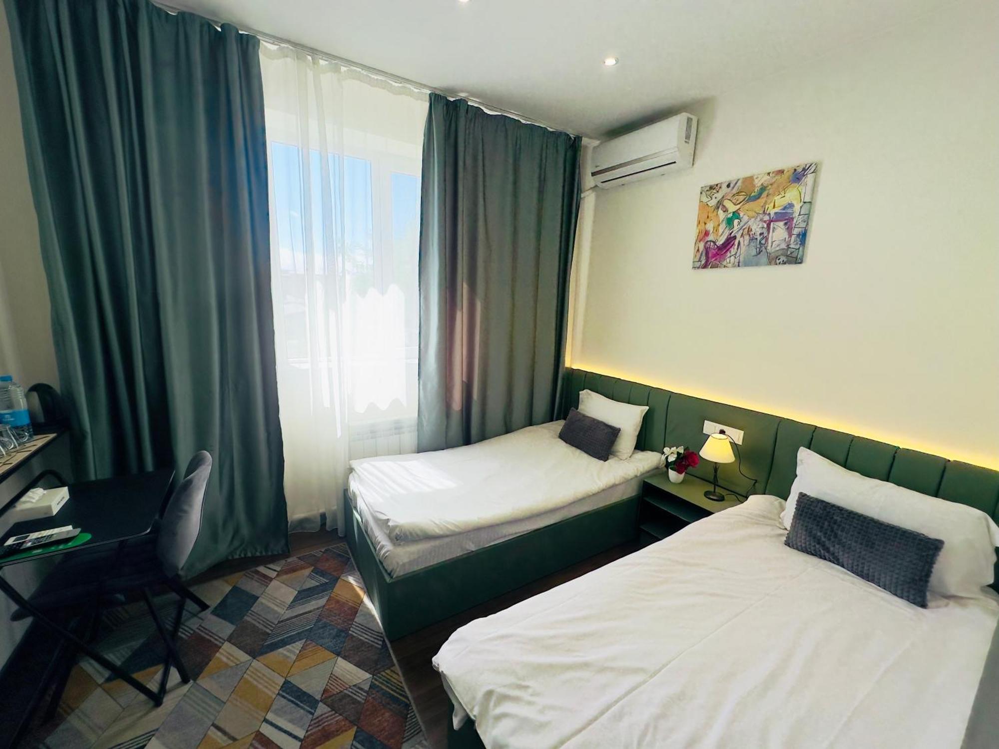 Nava Hotel Erevan Esterno foto